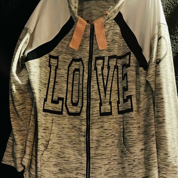 Woman’s fall jacket. - Picture 2 of 12